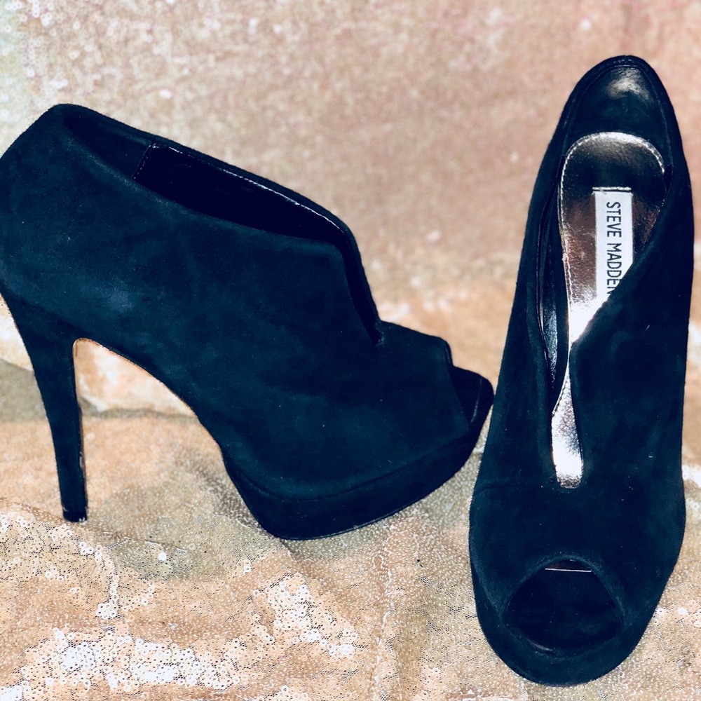 Steve Madden “Stalyon” Open Toe Suede Heel